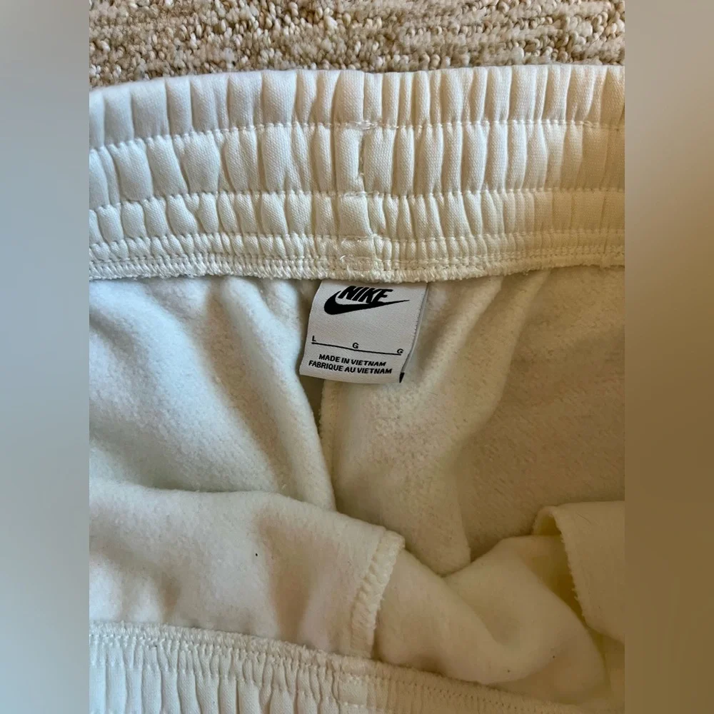 Nike Women’s White Fleece Jogger Pants